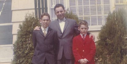 José Laradogoitia con su familia en abril de 1960, en Estados Unidos.