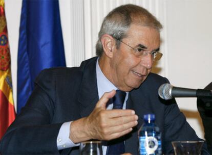 El presidente de la Xunta, Emilio Pérez Touriño, durante su intervención en la Casa de Galicia en Madrid.