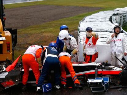 Un momento del rescate de Bianchi, en octubre en Suzuka.