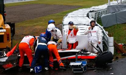 Un momento del rescate de Bianchi, en octubre en Suzuka.