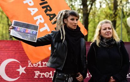 Protesta frente a la Embajada de Turqu&iacute;a en Berl&iacute;n.