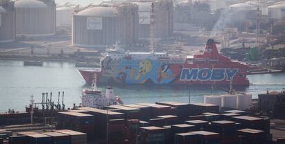 Imagen del barco se ha utilizado durante semanas para hospedar a policias nacionales y guardia civil en Barcelona.