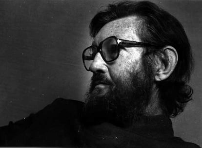 Julio Cortázar, retratado por Mario Muchnik.