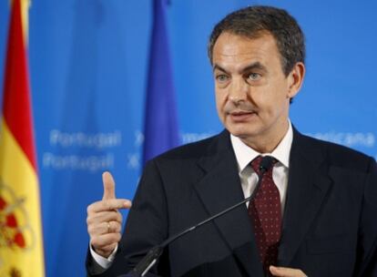 Zapatero, durante la rueda de prensa que ha ofrecido en Estoril, al término de la Cumbre Iberoamericana.