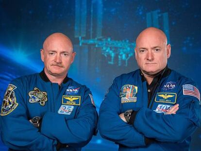 Scott Kelly (derecha) pasó un año en el espacio. Su hermano gemelo Mark (izquierda) se quedó en la Tierra. Los datos sobre la salud de ambos sirve para conocer los efectos del viaje espacial.