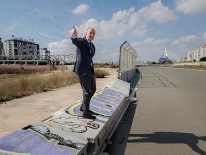 El expresidente de la Generalitat Valenciana, Francisco Camps, en las inmediaciones del antiguo circuito urbano de Fórmula 1 de Valencia, en marzo de 2022.