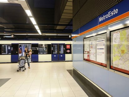 Interior de la estación Barrio del Puerto, una de las siete paradas de la línea 7B que próximamente se cerrarán por obras.