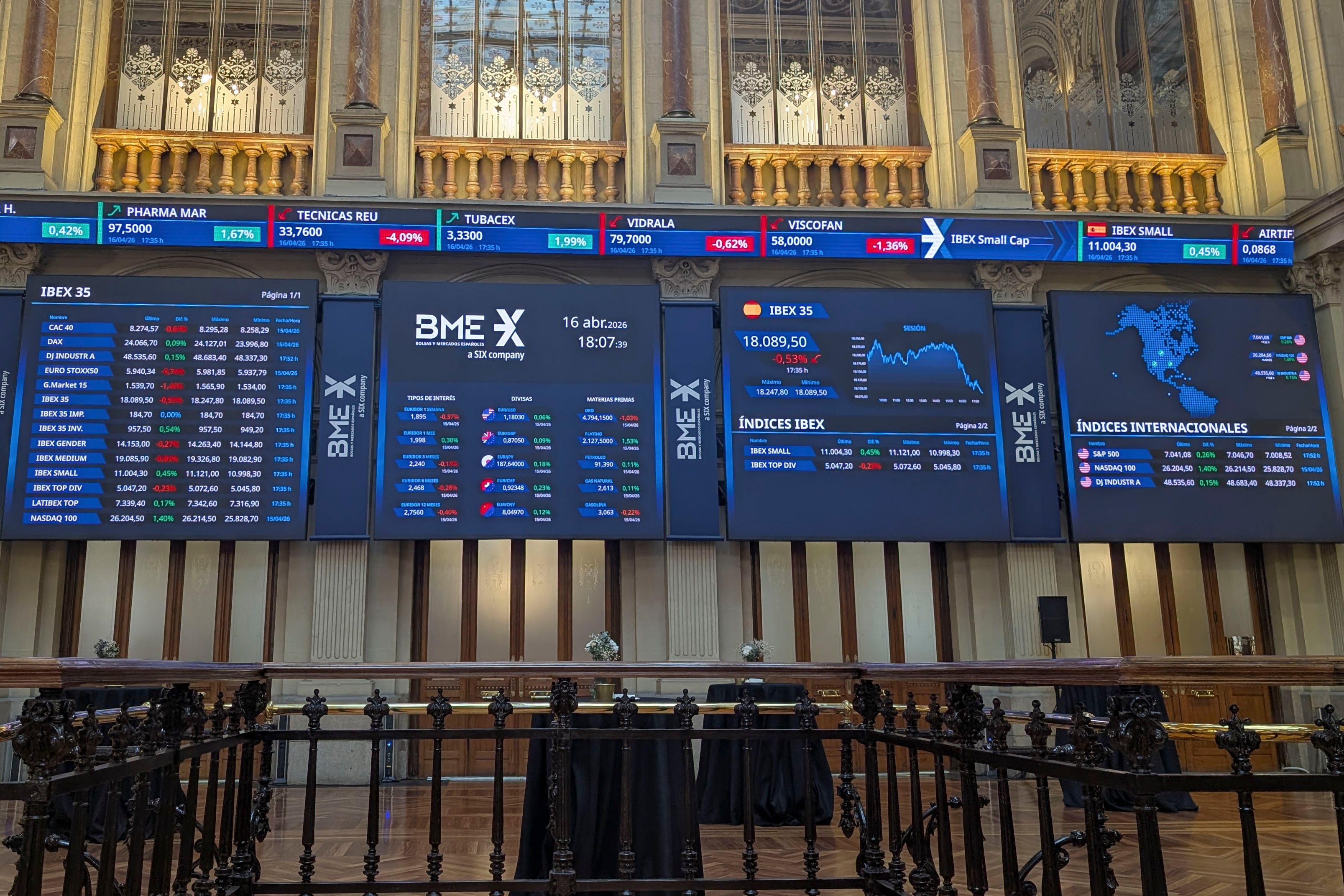 El precio del petróleo se hunde un 10% tras la reapertura de Ormuz mientras las Bolsas se disparan