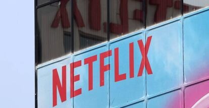 Logotipo de Netflix en su oficina de Hollywood (Los Ángeles, California, EE UU).