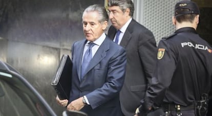 El expresidente de Caja Madrid Miguel Blesa a su salida de la Audiencia Nacional