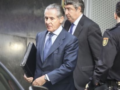 El expresidente de Caja Madrid Miguel Blesa a su salida de la Audiencia Nacional