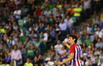 Atletico Madrid's Montenegrin defender Stefan Savic celebrates a goal during the Spanish league football match Real Betis vs Club Atletico de Madrid at the Benito Villamarin stadium in Sevilla on May 14, 2017. / AFP PHOTO / CRISTINA QUICLER