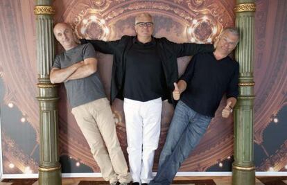 Los tres componentes de Tricicle, en el teatro Arriaga.