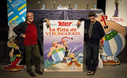 El escritor Jean-Yves Ferri y el dibujante Didier Conrad, en la presentación de 'La hija de Vercingétorix', hoy en Barcelona.