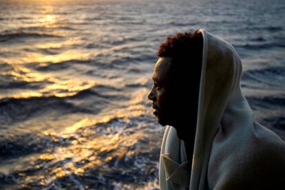 Uno de los migrantes rescatados por el Open Arms antes de llegar a Algeciras 