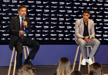 El presidente del Barcelona, Josep Maria Bartomeu, en la despedida de Luis Suárez.