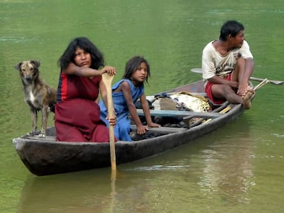 Una familia de la tribu pirahã.