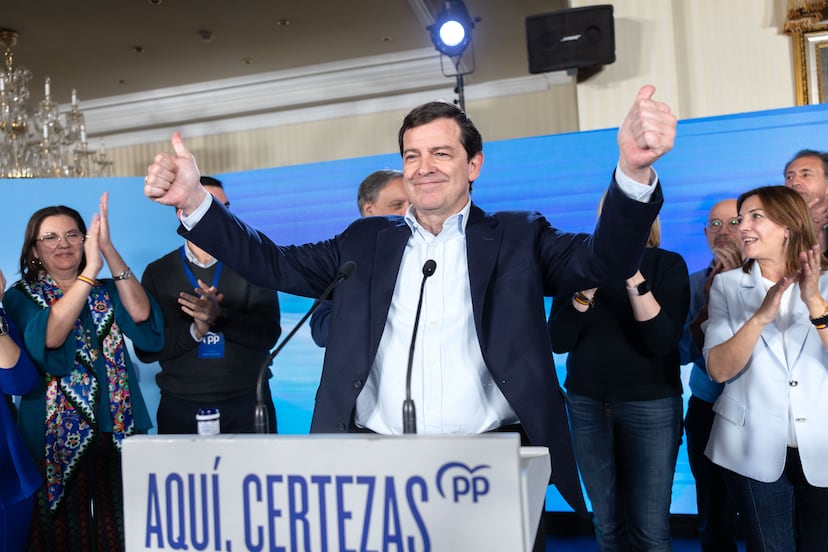 El PP gana las elecciones y contiene a Vox en Castilla y León mientras ...