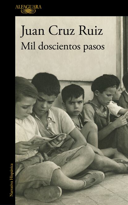 portada libro 'Mil doscientos pasos', JUAN CRUZ. EDITORIAL ALFAGUARA