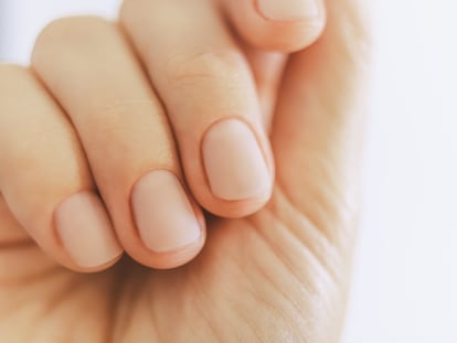 Detalle de una manicura sencilla e impoluta.