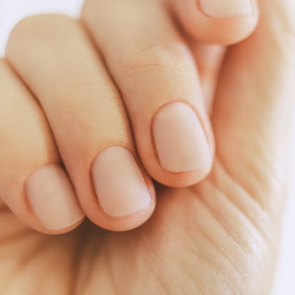 Detalle de una manicura sencilla e impoluta.