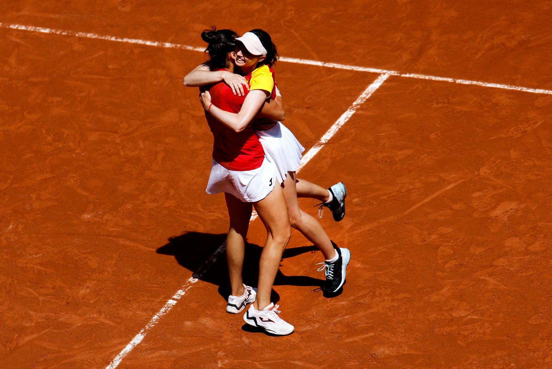 Sara Sorribes y Cristina Bucsa ganan el bronce en dobles