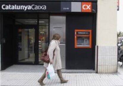 Fachada de una oficina de CatalunyaCaixa, marca con la que opera Catalunya Banc.