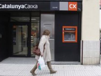 Fachada de una oficina de CatalunyaCaixa, marca con la que opera Catalunya Banc.