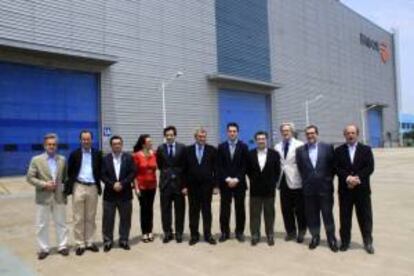 Foto de familia de este lunes del presidente del Congreso, Jesús Posada (c), junto a los miembros de la delegación de la Cámara Baja que se encuentran esta semana de viaje oficial a China.