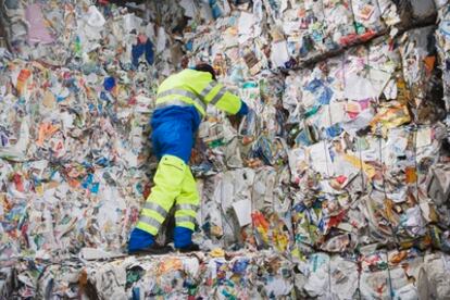 Cada español genera 600 kilos de basura al año.