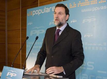 Mariano Rajoy, durante su comparecencia en Vitoria tras la ruptura de la tregua de ETA