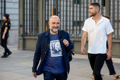 El diputado de BNG, Néstor Rega, llega al Congreso de los Diputados.