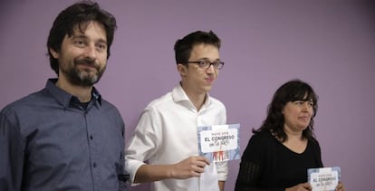 Rafael Mayoral, Íñigo Errejón y Auxiliadora Honorato, este jueves.