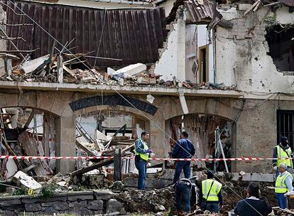 Estado en que quedó tras una bomba del etarra Martitegi el cuartel de Legutiano, donde murió un guardia civil.