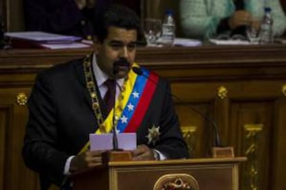 El presidente de Venezuela, Nicolás Maduro, acusó a los medios de fomentar la violencia, este miércoles 15 de enero de 2014, en la Asamblea Nacional en Caracas (Venezuela).