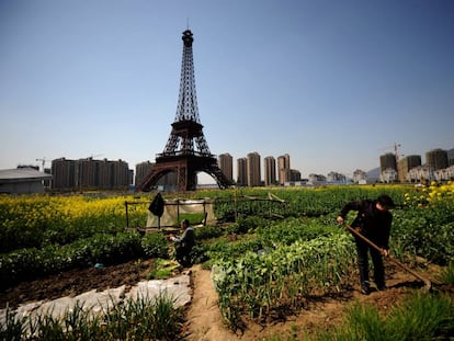 R&eacute;plica de la Torre Eiffel en Hangzhou (China).