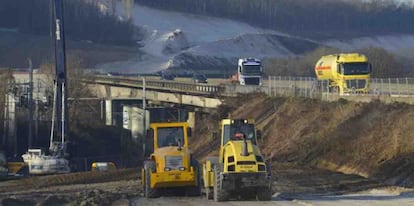 Obras de Sanef en el viaducto de Guerville, en la A13 francesa. 