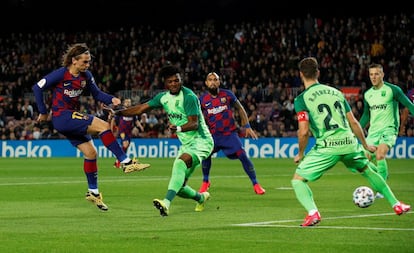 Griezmann marca el primer gol del Barcelona. 