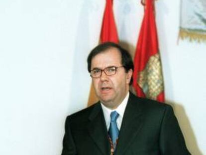 Fotografía de archivo del presidente de la Junta de Castilla y León, Juan Vicente Herrera, durante el acto de su toma de posesión, celebrado el 19 de marzo de 2001 en el Monasterio de Nuestra Señora de Prado. EFE/Archivo