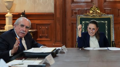 Instalación de la comisión para la Reforma Electoral, en el Palacio Nacional, este lunes.