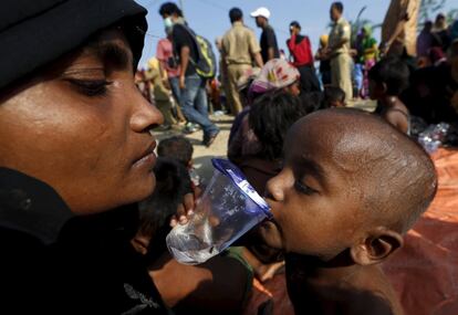 Los medios oficiales de Birmania citan un comunicado de su Ministerio de Exteriores en el que el país se declara “dispuesto a aportar ayuda humanitaria a los que sufren en el mar”, tras el rechazo inicial a implicarse en la crisis si se mencionaba la palabra 'rohingya'.