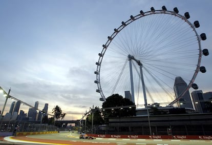 Mark Webber en el circuito de Singapur.