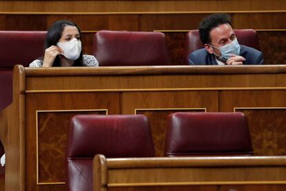 MADRID, 23/09/2020.- La líder de Ciudadanos, Inés Arrimadas, durante la sesión de control al Gobierno este miércoles en el Congreso. Junto a ella, el portavoz parlamentario de la formación, Edmundo Bal. EFE/ Emilio Naranjo