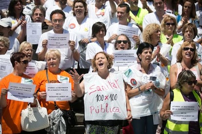 Concentración de trabajadores y usuarios del hospital de la Vall d' Hebron en defensa de la sanidad pública.