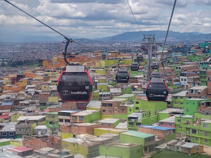 Un teleférico en la localidad de Ciudad Bolivar, en Bogotá (Colombia), el pasado 11 de abril.