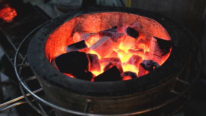 Se trata de un dispositivo de calefacción muy seguro, ya que no usa carbón, gas ni brasas. GETTY IMAGES.