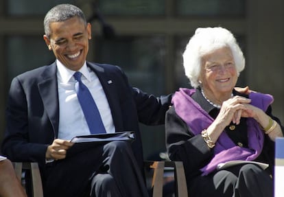 Barack Obama y Barbara Bush en Dallas (Texas) en 2013.