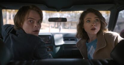 Charlie Heaton y Natalia Dyer, en “Stranger Things”.
