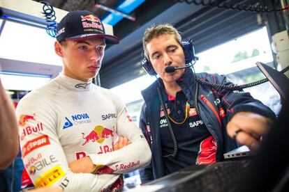 Verstappen, en Monza, junto a Xevi Pujolar. 