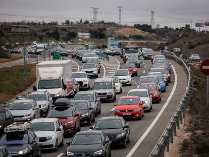 Retenciones en una autovía de Madrid, durante la Operación Salida de la pasada Navidad.